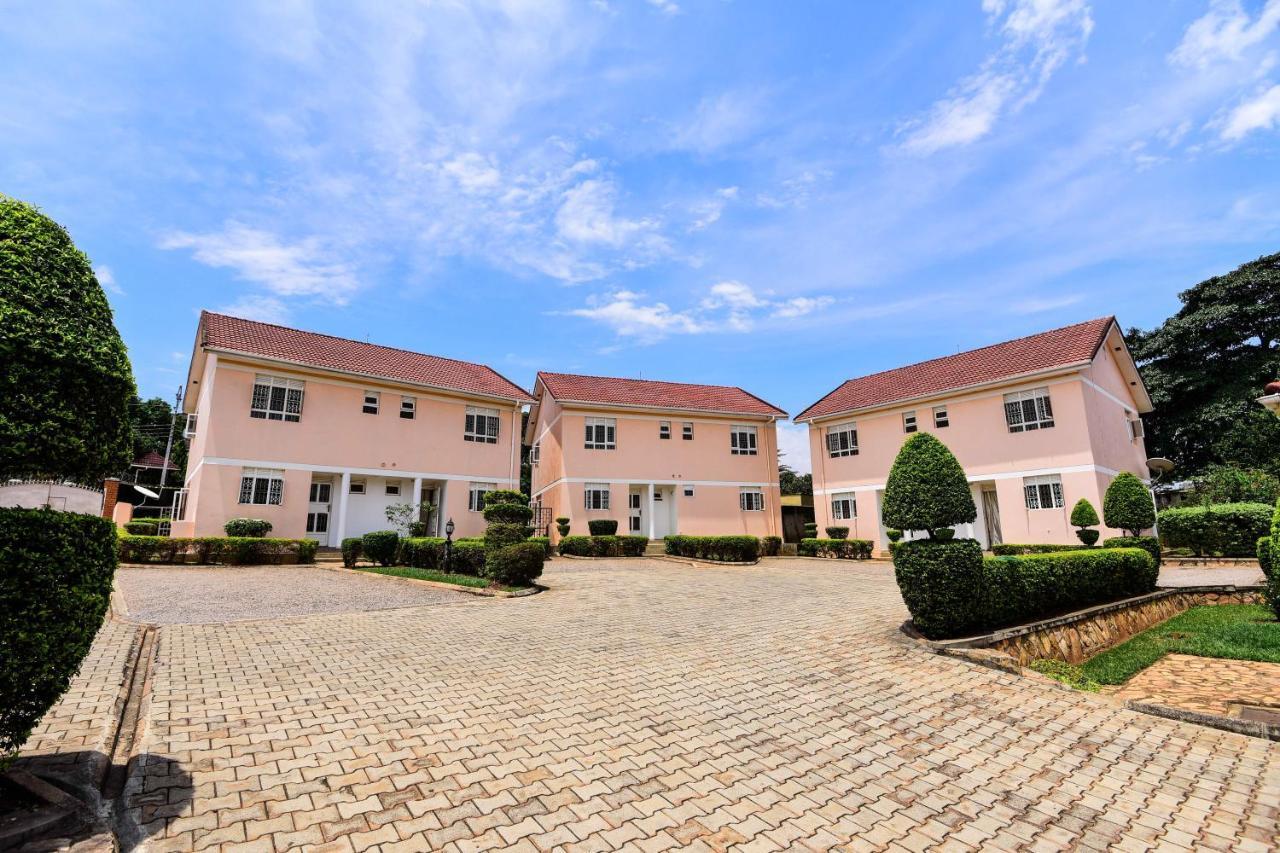 Corinya Serviced Apartments เอนเทบเบ้ ภายนอก รูปภาพ