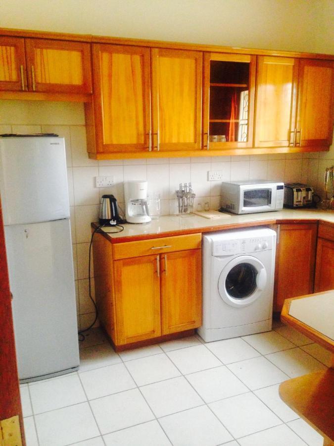 Corinya Serviced Apartments เอนเทบเบ้ ภายนอก รูปภาพ