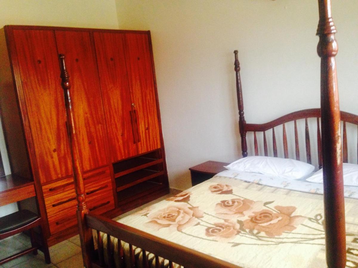 Corinya Serviced Apartments เอนเทบเบ้ ภายนอก รูปภาพ
