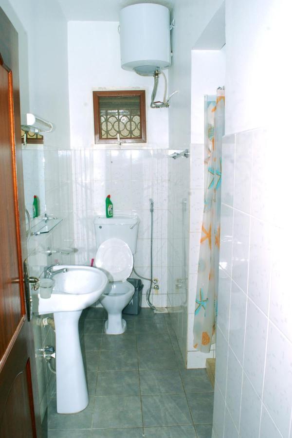 Corinya Serviced Apartments เอนเทบเบ้ ภายนอก รูปภาพ