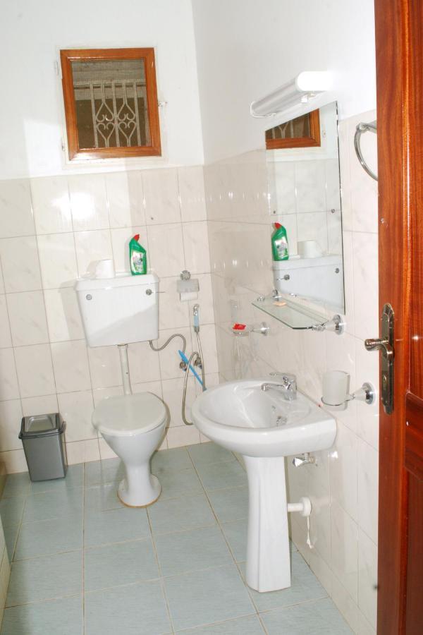 Corinya Serviced Apartments เอนเทบเบ้ ภายนอก รูปภาพ