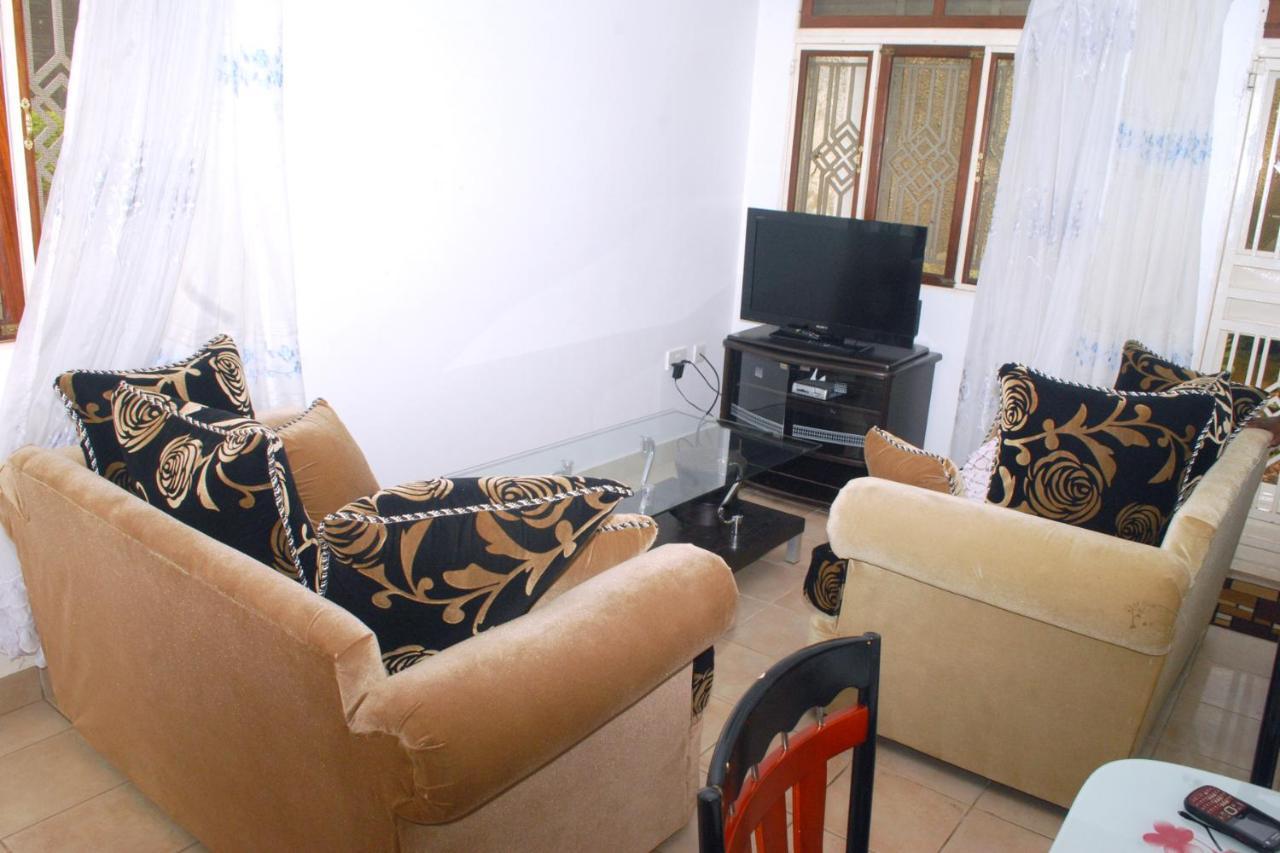 Corinya Serviced Apartments เอนเทบเบ้ ภายนอก รูปภาพ